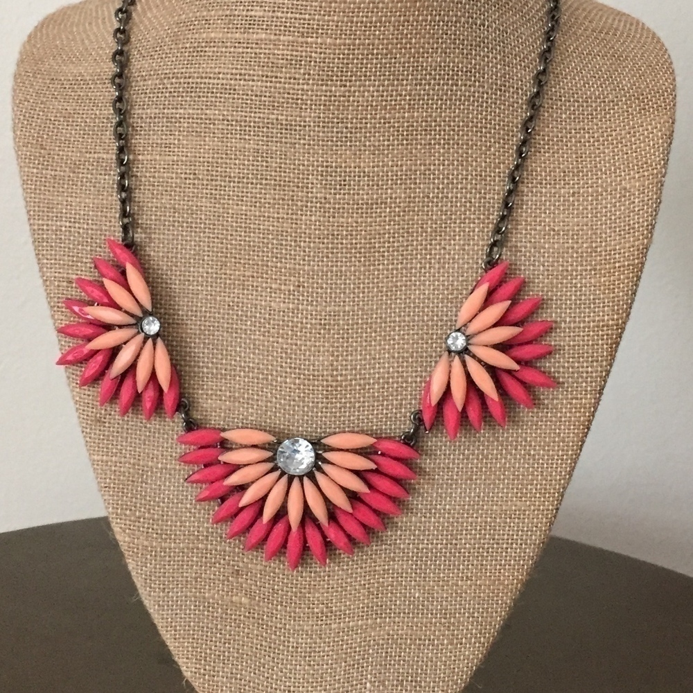 J. CREW | Coral & Pink rhinestone necklace